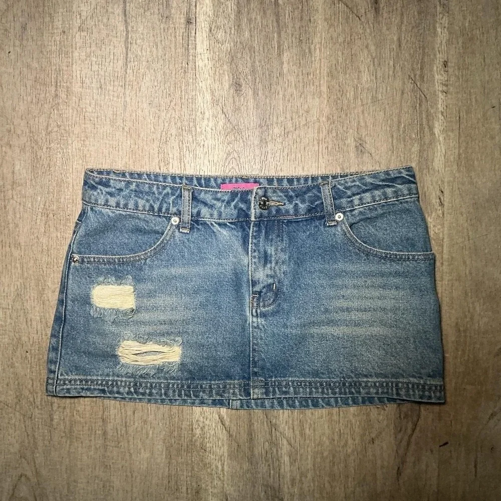 Edikted Blue Light Wash Distressed Denim Mini Skirt Raw Hem Women's Size S